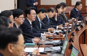 ‘고개만 숙이지 말고, 대책을’···부동산 논란, 김윤덕·이찬진 ‘사과’...공급대책은 미적