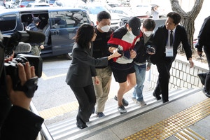 ‘전세기로 모셔온 캄보디아 피의자들’, 1년에 93억 갈취했다...범죄조직 45명 검찰 송치