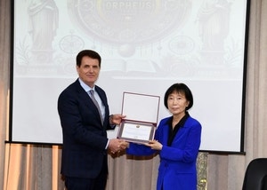 “은유의 예술성 높은 평가 … 미국서 단기간 재쇄 이례적 인기”