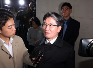 ‘제 식구 감싸기’ 의혹 <b>오동운 공수처장 특검 출석</b>...“정상적 수사”
