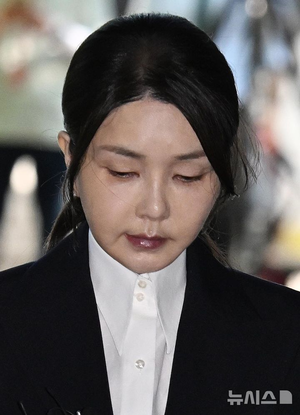 김건희측 “명품가방 두 차례 받았다”···금품 수수 첫 시인