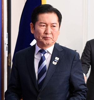 ‘대통령 경고’에 몸 낮춘 정청래… 강경 발언 자제