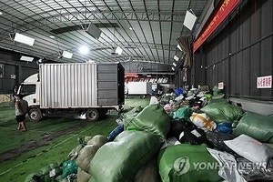 EU, <b>중국발 저가 소포</b>에 ‘2유로 수수료’ 조기 부과 시동