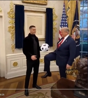 호날두와 트럼프, 백악관서 ‘공놀이’