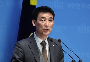 [속보]법원, 재판장에 욕설한 <b>김용현</b> 변호인에 ‘<b>법적 조치</b>’