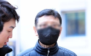 <b>여객선 좌초</b>사고 <b>선장 구속</b>영장 심사…일등항해사·조타수는 <b>구속</b> 송치