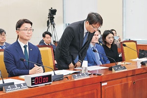 과방위 불려나온 쿠팡 ‘월급 사장’… 여야, 인증키 방치 한목소리 질타