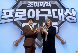 <b>폰세</b>·<b>안현민</b>, 2025 조아제약 <b>프로야구대상</b> 공동 <b>대상</b> 차지