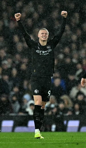 111경기만에 100골… EPL 홀리는 홀란