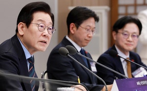 李대통령, 비상계엄때 국회 앞 시민들 ‘<b>김대중</b>’에 비견···<b>노벨평화</b>...