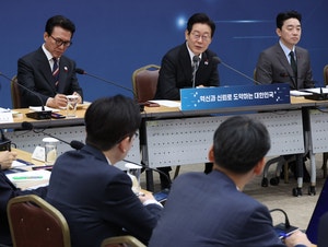 쿠팡, 1조 안팎 역대 최대 과징금… 李 “<b>집단소송</b>제 꼭 도입돼야”