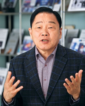 “봄엔 K-등산, 여름엔 광화문 물놀이… 관광 콘텐츠 다각화”