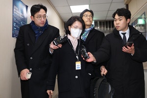 전재수 접촉했나…경찰 소환 ‘통일교 진짜실세’ 정원주 묵묵부답