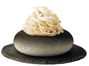 50만원 호텔 케이크 등장… “지나치다” vs “소비자 선택”