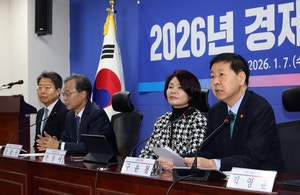 “방산·K컬처 등 신성장산업 육성… 주식 장기투자 촉진안 마련”