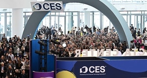 “D램업황 긍정적” 젠슨황 CES 선물에… ‘14만전자·76만닉스’ 찍었다 [CES 2026]