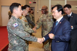 안규백, 한미연합사 방문