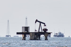 미국이 베네수 원유 팔고, 그 돈으로 미국제품 구매… 석유패권 가속