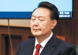 ‘윤석열 구형’ 417호 법정에 방청객 몰려… 전두환 사형 구형된 곳