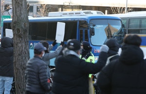 尹측, 내란재판 마라톤 서증조사 돌입… 특검 안팎 “사형구형 가능성”