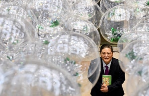 “감성만으론 詩 못 써… 사랑하며 사는 이 모두가 시인”