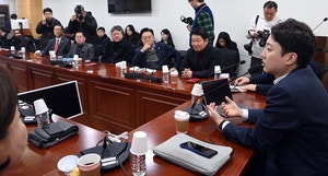 이준석, 국힘 의원 강연서 “맛있는 걸 먹으려면 장 비워야”