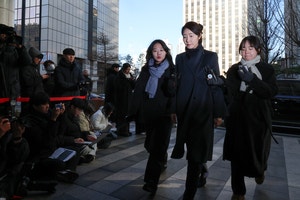 ‘공천헌금 1억 의혹’ 강선우 재소환… 경찰, 구속영장 검토
