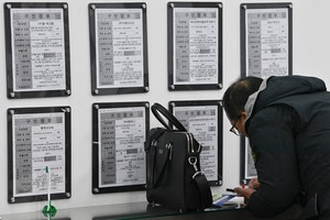 고령층 고용률 첫 70%대… ‘老勞사회’ 왔다