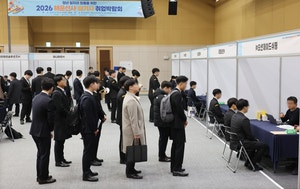 ‘웃픈경제’ 청년고용 5년 최저인데 빚내 주식몰빵