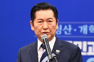 정청래 “조희대 거취 표명하라”… 노골적 사퇴 압박