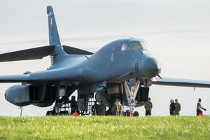 이란, 호르무즈 기뢰 부설… 美, 부설선 16척 격침