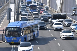 “차선변경 정체해소”… 한강대교 중앙버스전용차로 만든다