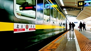 2량에 북한 승객 태운 평양발 ‘K28호’ 베이징역 도착하자… 중국 “우정 증진” 대서특필