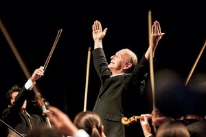 통영 앞바다 ‘조성진 피아노’… 서울 한복판 ‘교향악단 배틀’