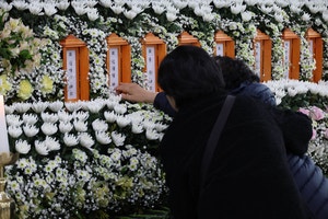 “우리아들 어떡해” “조심히 가” 오열… 회사 대표는 “죄송합니다”