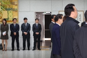 “연어 술 파티 조작? 시간상 불가능한 허구”…국조특위 수원지검 현장검증에 국힘 주장