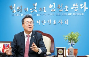 “변호사 급증에 법률시장 황폐화… 올해 1500명만 뽑아야”[현안 인터뷰]