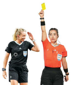 북중미월드컵서 女주심 2명 ‘휘슬’