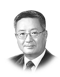 ‘국방의 정치화’ 안보 불안 키운다[시평]