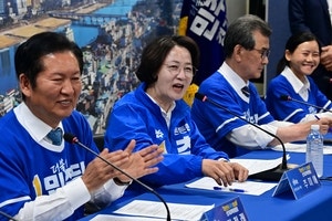 화기애애 민주 선대위