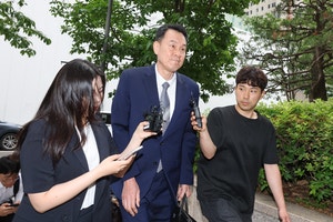 ‘계엄가담 의혹’ 김명수 前 합참의장, 특검 첫 출석