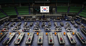 민주는 서울 청계천·국힘은 천안 아라리오 광장서… ‘진영결집’ 피날레 유세