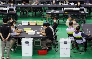 [속보]<b>선관위</b> “용지 부족 <b>투표</b>소 50곳→91곳”…41곳 늘어