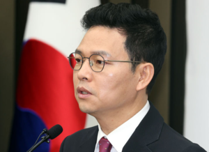 배현진과 동반출국설에 박정훈 “공항도 간 적 없다, 강경 대응할 것”