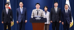 [속보]靑 신임 홍보소통수석에 성기홍·<b>민정수석</b> 한찬식