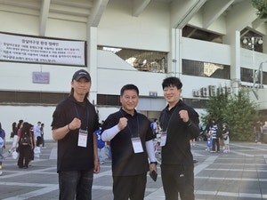 “암표 단속 중이라 다행”…서울시 직원, 쓰러진 70대 <b>야구</b>팬 구조
