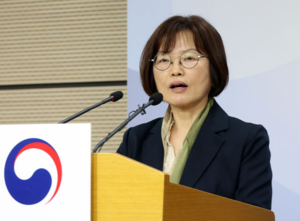 ‘반포 아파트와 삼전·하닉 720주 보유’…98억 재산 신고한 김문희....
