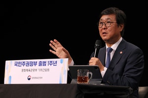 <b>최휘영 문체부 장관</b> “한국 축구, 바닥부터 다시 시작해야”
