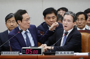 [속보]또 글 쓴 <b>김용범</b> “<b>AI</b>는 기업이 만들지만 전력망은 국가의 일”