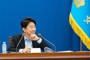 [속보]<b>강훈식</b> “반도체 추가 세수로 <b>미래대응기금</b> 신설 추진”
